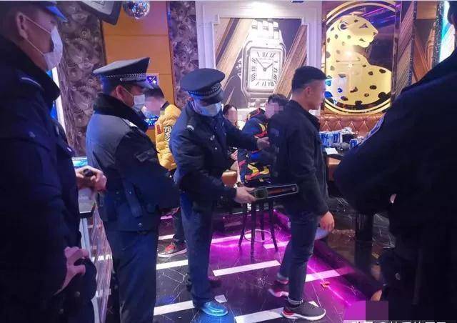 奢靡荒唐的白马会所性交易泛滥，让无数富婆挥金如土