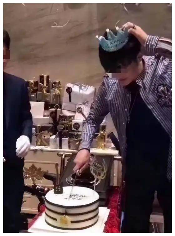 奢靡荒唐的白马会所：性交易泛滥，让无数富婆挥金如土