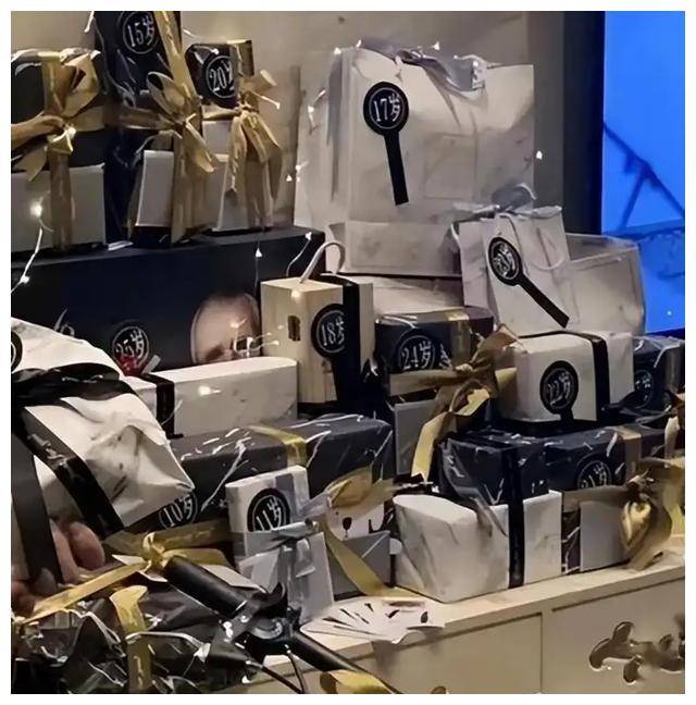 奢靡荒唐的白马会所：性交易泛滥，让无数富婆挥金如土