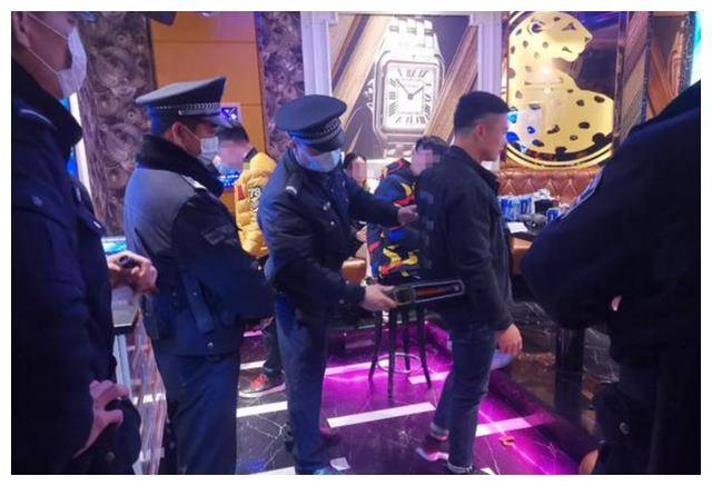 性交易泛滥、富婆欲罢不能，奢靡荒唐的白马会所，为何销声匿迹了