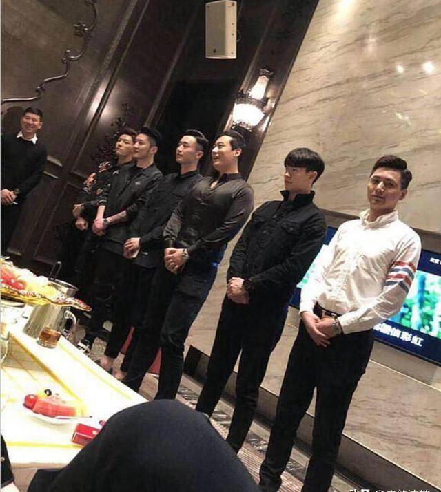 性交易猖獗，无数贵妇痴迷向往，荒淫无度的白马会所为何会覆灭？