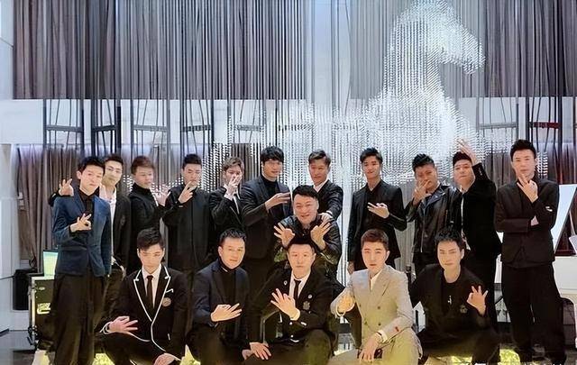 性交易猖獗，无数贵妇痴迷向往，荒淫无度的白马会所为何会覆灭？