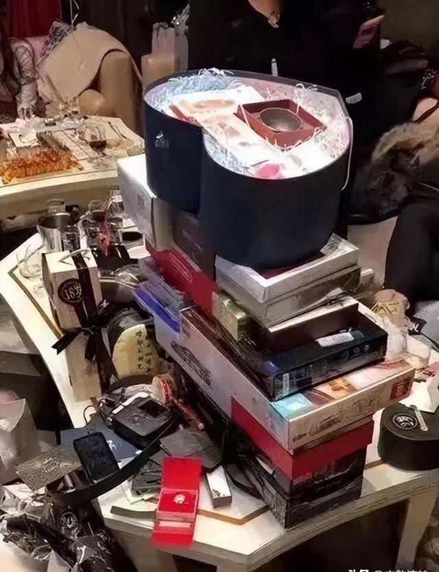 性交易猖獗，无数贵妇痴迷向往，荒淫无度的白马会所为何会覆灭？