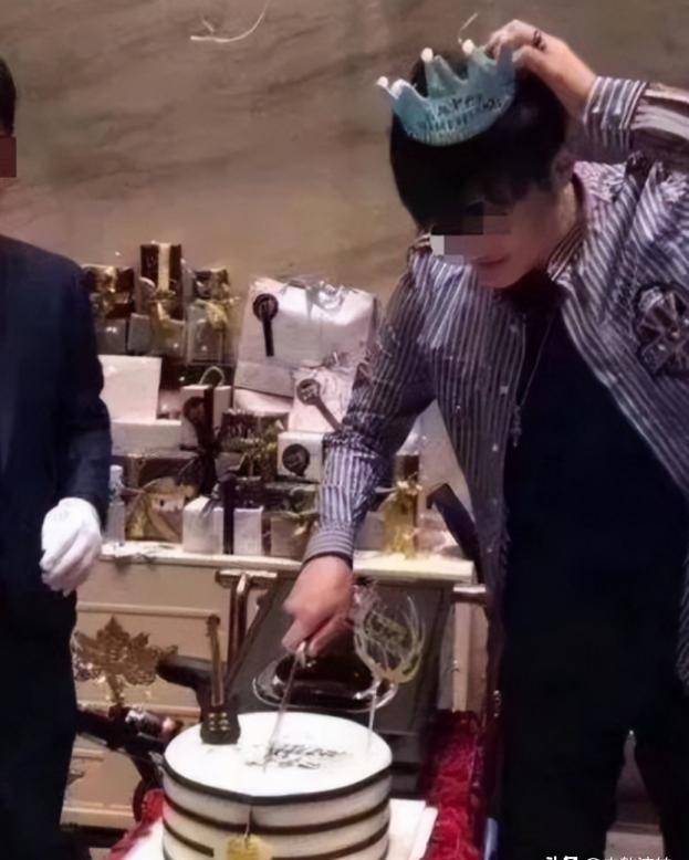 性交易猖獗，无数贵妇痴迷向往，荒淫无度的白马会所为何会覆灭？
