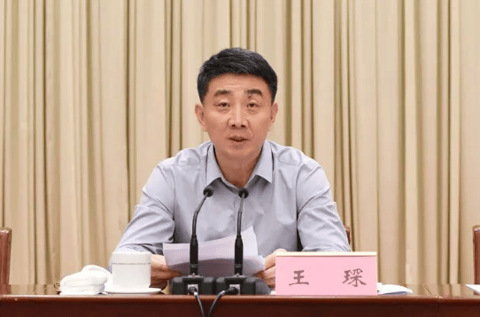 市委书记、市委秘书长相继被查后，当地召开警示教育大会