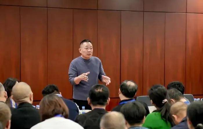 河南民企协会发文支持胖东来:很多人批评胖东来，却不敢提胖东来的高额待遇