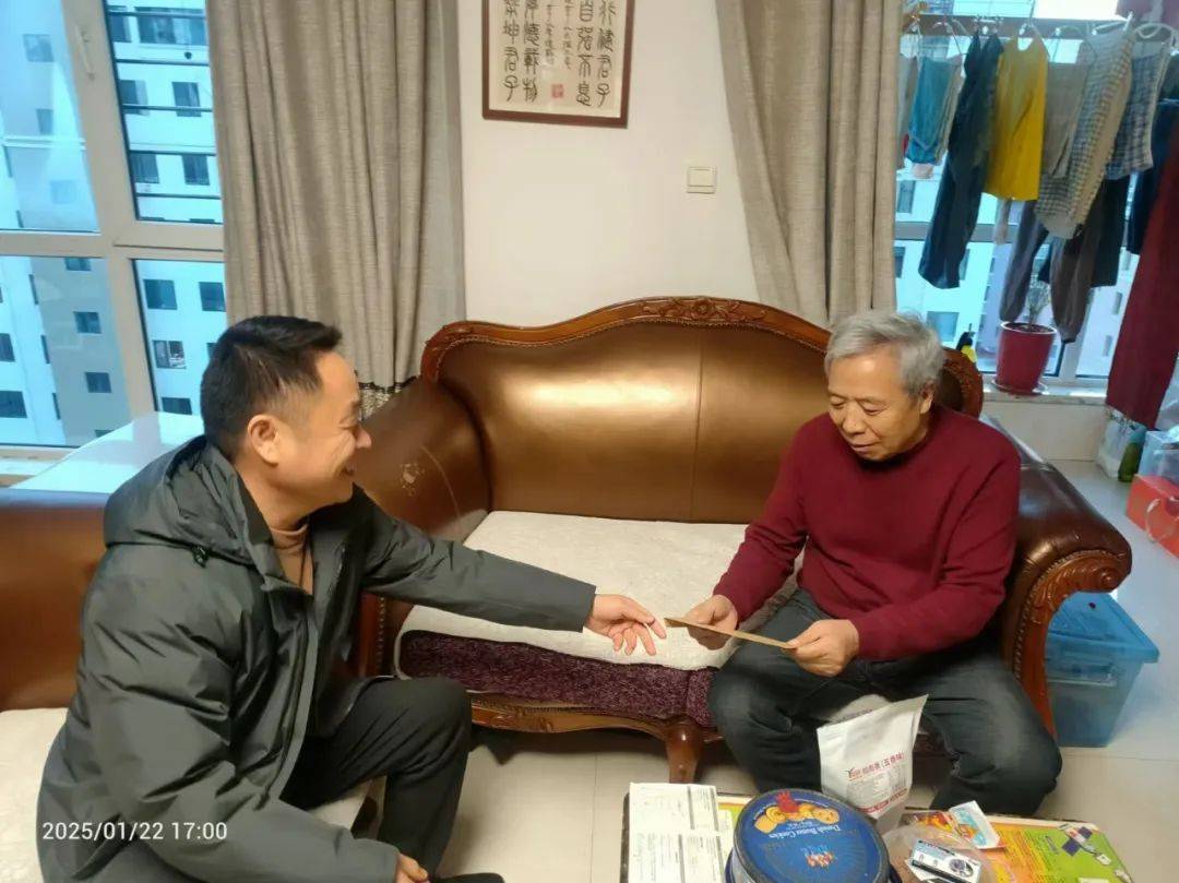 新春送温暖 慰问情更浓——秦皇岛市生态环境局开展走访慰问老干部活动