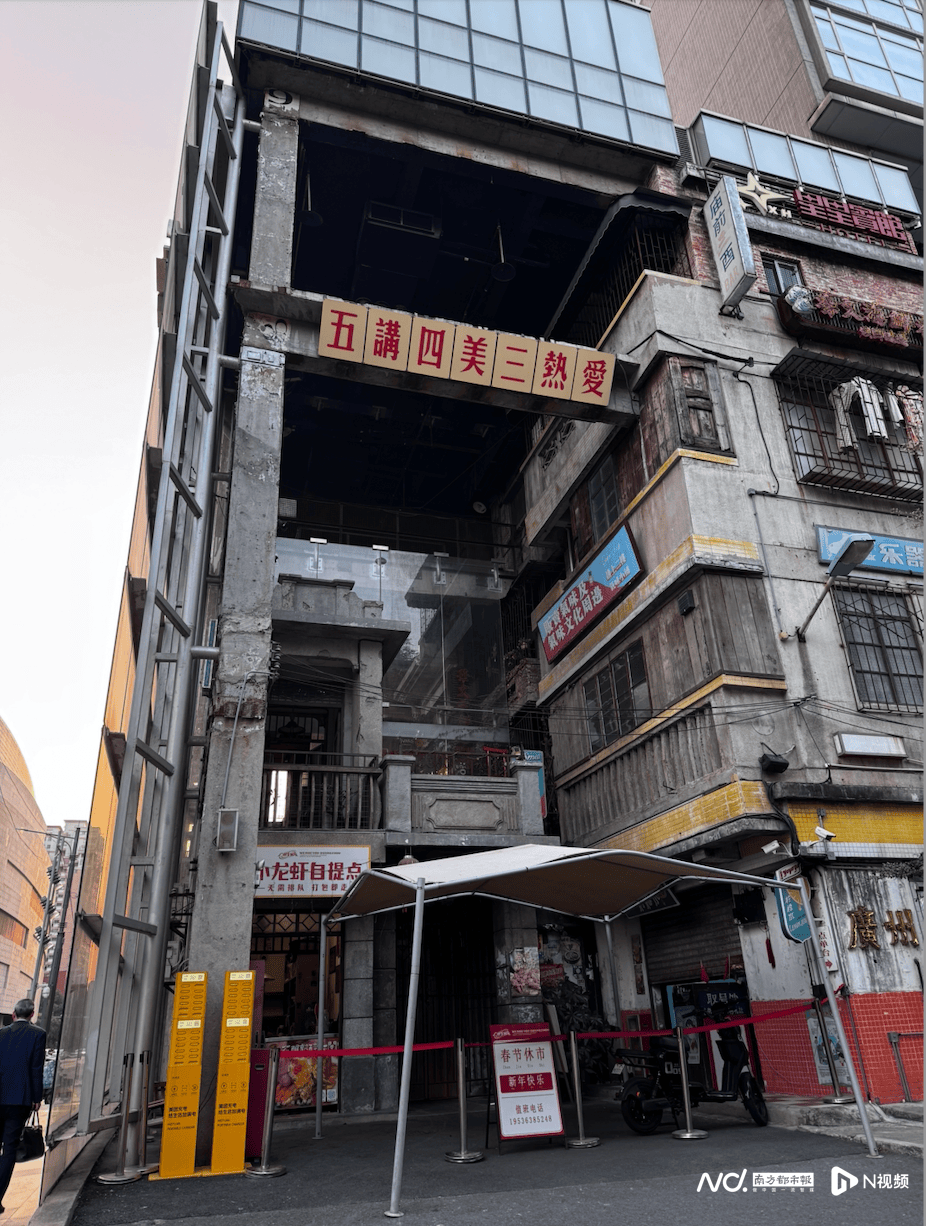大门紧闭！真的关了！曾一天排队近3000桌……