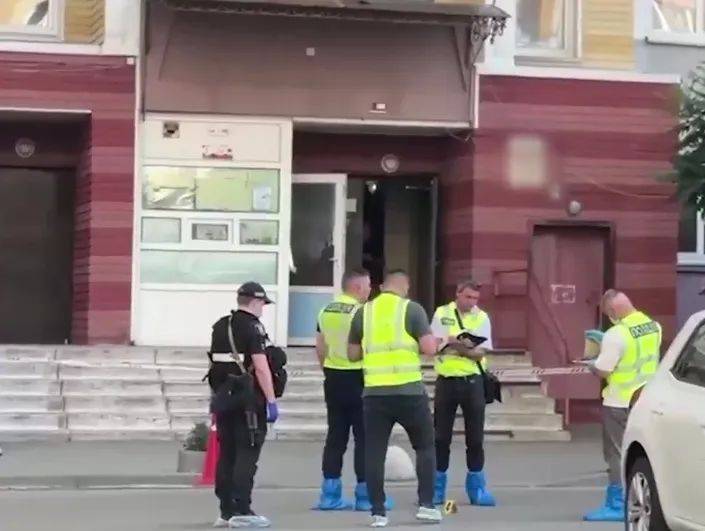 消息传来！他被近距离枪杀