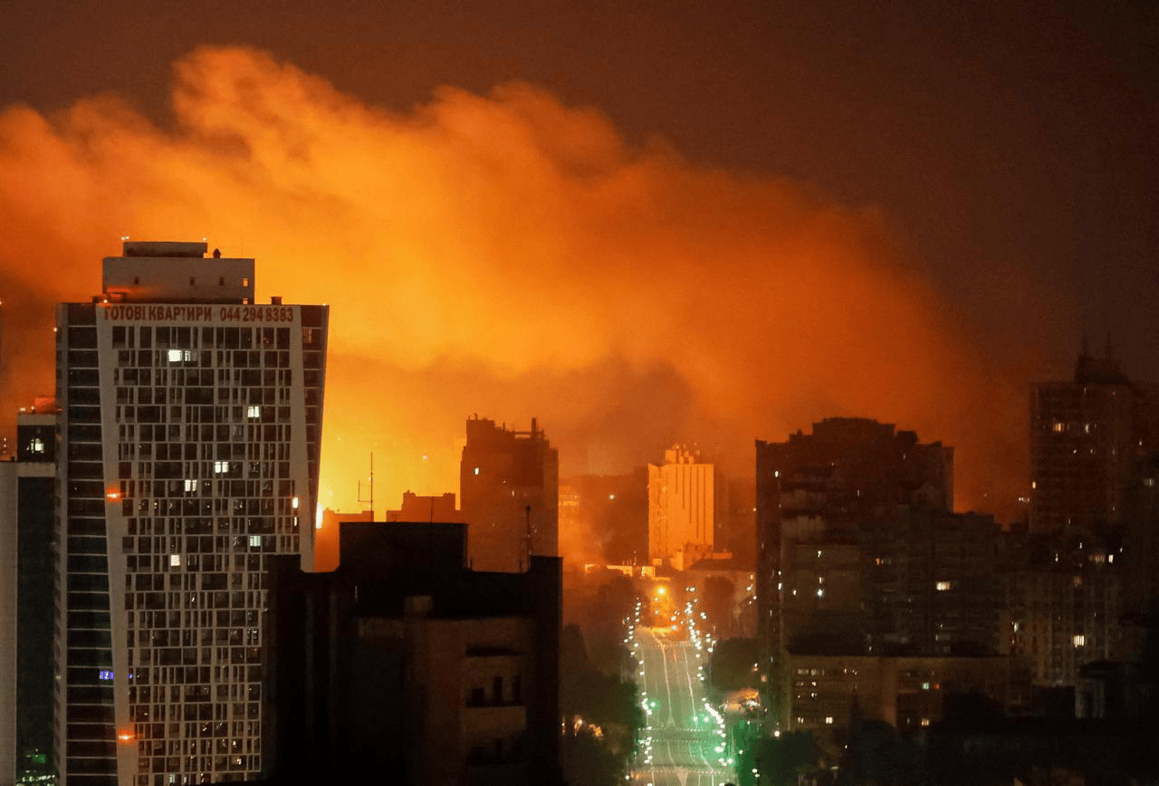 开炸！俄高超弹出击，6万架无人机库存充足，乌克兰度过艰难一夜