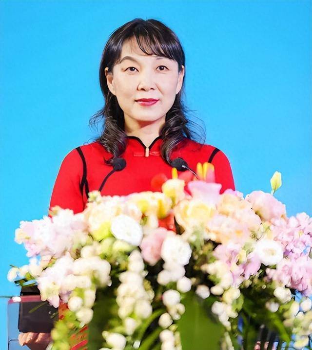 是时候再来认识一下娃哈哈老臣杜建英了！